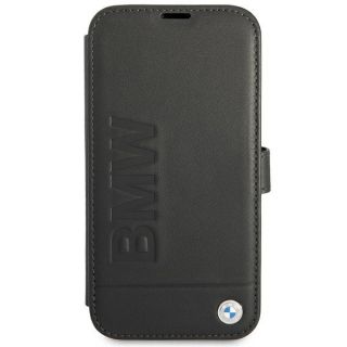 A fekete bőrrel borított BMW BMFLBKP13LSLLBK Apple iPhone 13 Pro kinyitható tok zárt állapotban is lehetővé teszi a funkciógombok akadálymentes használatát.